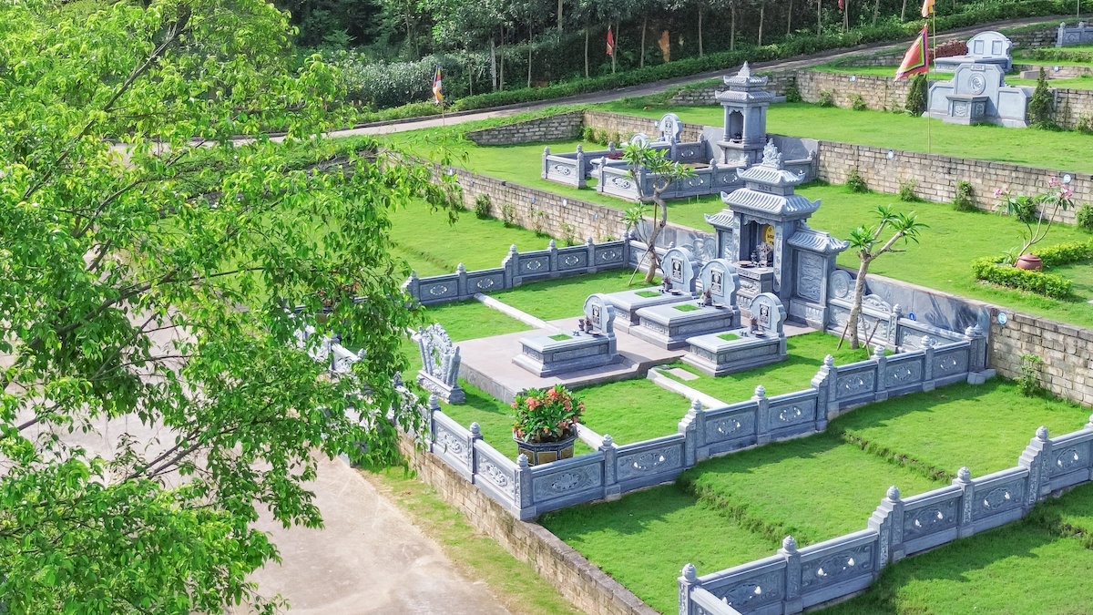 khuon-vien-gia-toc-tai-thien-binh-an-duoc-sap-xep-o-vi-tri-thuan-tien-cho-viec-tham-vieng